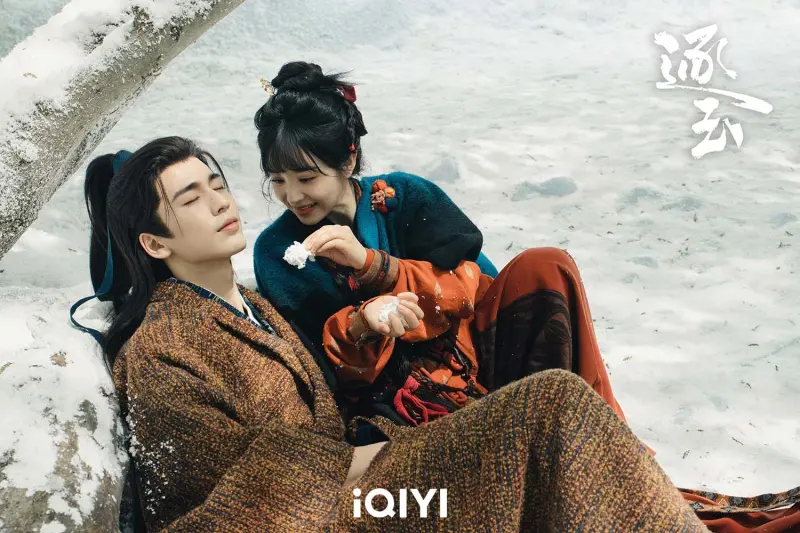 《逐玉》張凌赫、田曦薇親不停！7大高甜瞬間　被窩吻遭刪掀熱議