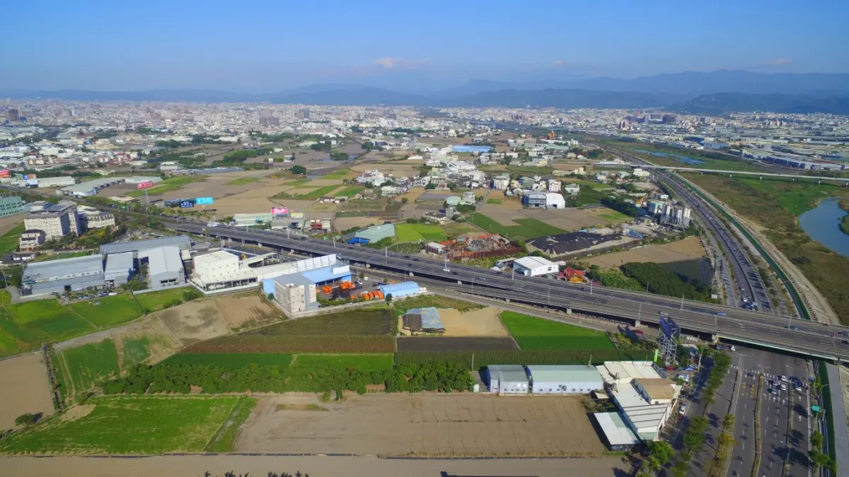 ▲2026年第一季上市櫃法人商用不動產成交量突破千億元，創下歷年單季新高。（圖／信義全球資產公司）