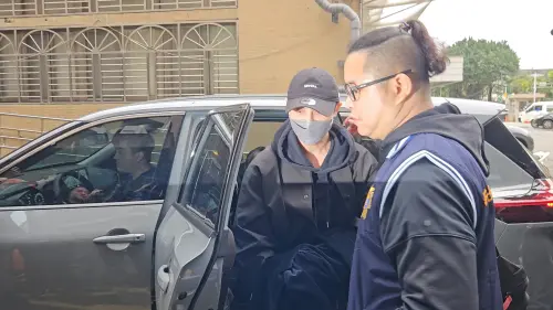 ▲「王子」邱勝翊在第4波搜索閃兵藝人行動中遭搜索約談。（圖／記者劉松霖攝）