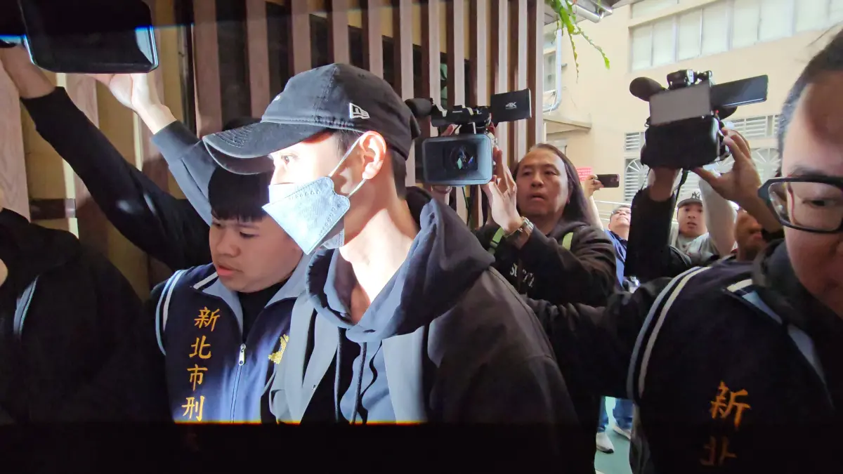 ▲檢警前3波搜索閃兵藝人都沒約談「王子」邱勝翊，一過了2025年最後一天，王子確定除役後便可爽快認罪，不用擔心補服兵役。（圖／記者劉松霖攝）