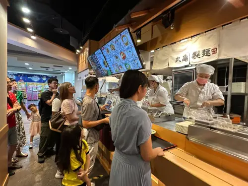 丸龜製麵味道普通卻天天排隊！前員工揭「內幕」：體驗到匠人精神