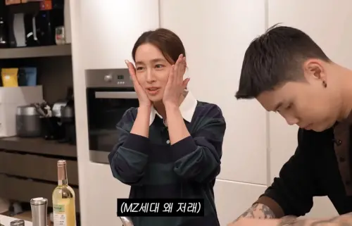 ▲李珉廷（左）邀請《黑白大廚》中的拿坡里黑手黨（右）作客自己的YouTube頻道，還說兒子是他的粉絲。（圖／YT 이민정MJ）