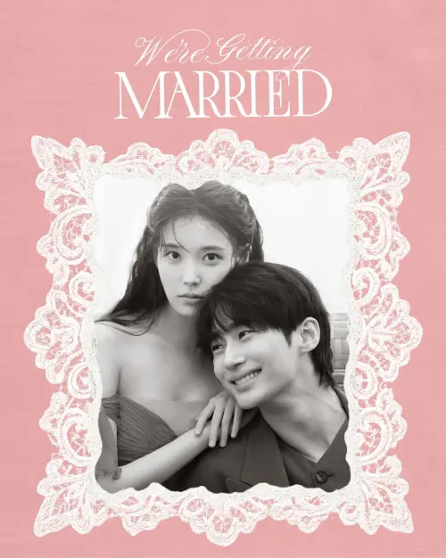 ▲IU（左）結婚喜帖瘋傳，對象竟不是李鐘碩。（圖／翻攝自IG@ellekorea）