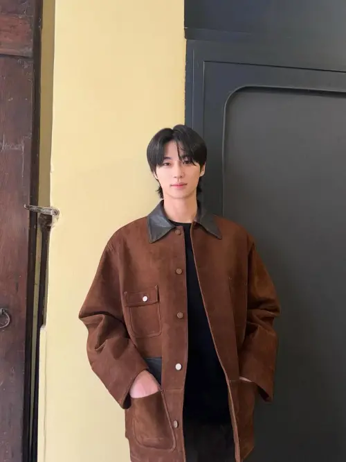 ▲IU的喜帖瘋傳，對象竟然不是李鐘碩反而是男神邊佑錫（如圖），讓不少網友都嚇壞。（圖／翻攝自邊佑錫IG@byeonwooseok）