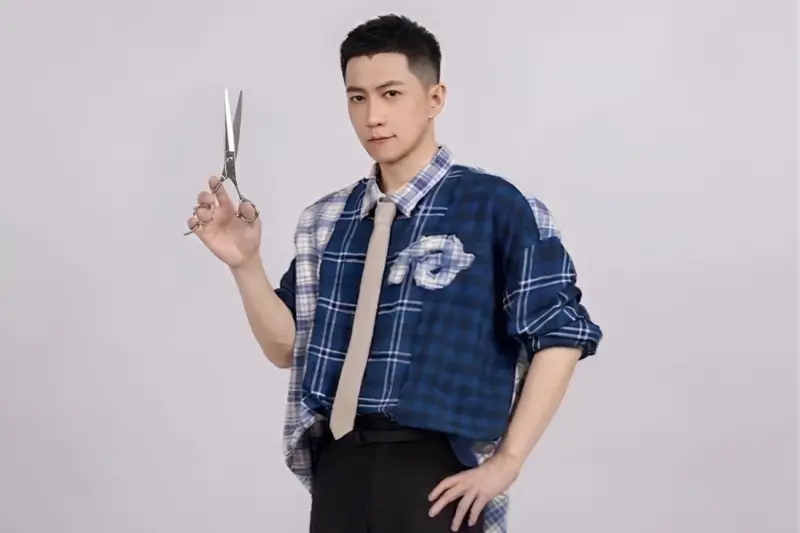 五月天阿信剃成寸頭型男？曬新髮型嚇瘋粉絲：鬢角是你的命