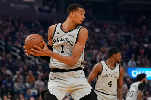 文班亞馬半場狂轟27分13板！連續2場上半場20+10　勇士對策被打臉