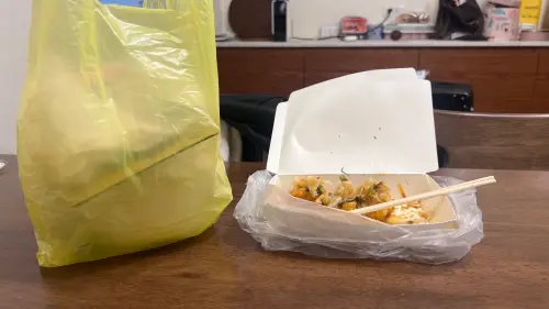 塑膠袋之亂燒不完！他買豆漿「袋子多收5元」氣炸不買：根本盤子