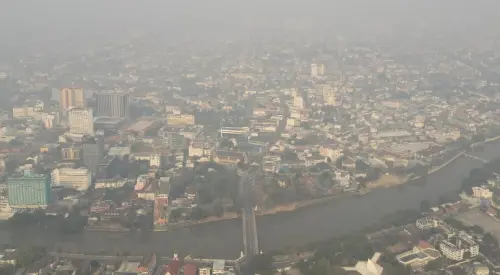 看不見天空的觀光城！清邁林火與焚燒夾擊　PM2.5超標20倍