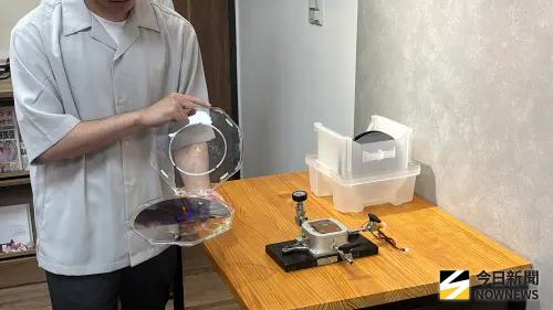 ▲可以即時偵測高氣爆風險氣體的「矽光子長波紅外線感測器」。（圖／記者李青縈攝）