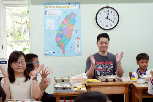 ▲台北市長蔣萬安宣布北市國中小營養午餐9月開始免費。（圖／北市府提供）