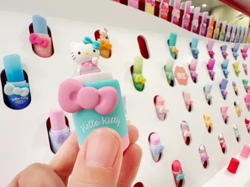 ▲仿真口紅造型的趣粒，預計月中到貨，可搶先預購喔。（圖／際洋文化提供）