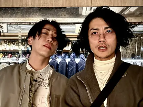 ▲赤西仁（右）去年11月和KAT-TUN昔日戰友龜梨和也（左）睽違十幾年破冰合體。（圖／IG@jinstagram_official）