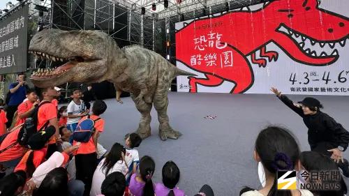 與恐龍面對面！日本DINO-A-LIVE擬真恐龍來了