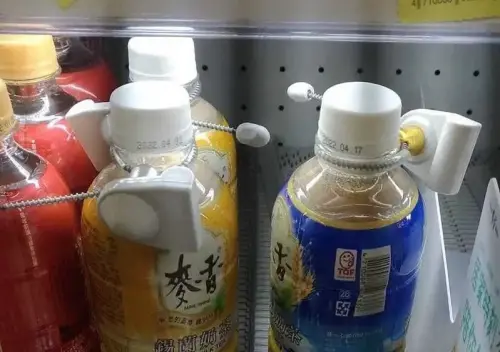 ▲多年前瓶裝麥香被網友發現裝上防盜鎖。（圖／擷取自爆廢公社公開版）