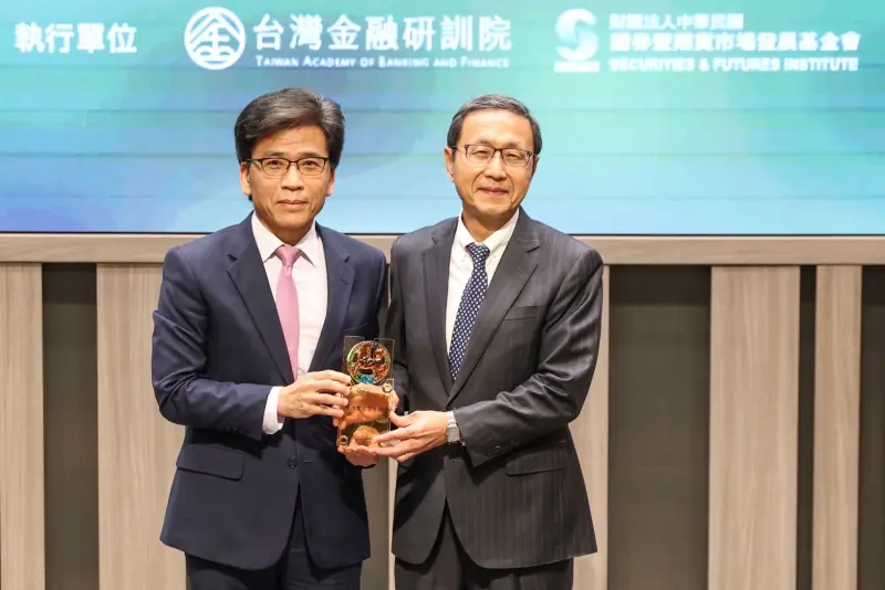 發揮金融影響力　中信銀三度奪「永續金融評鑑」銀行業前25%殊榮