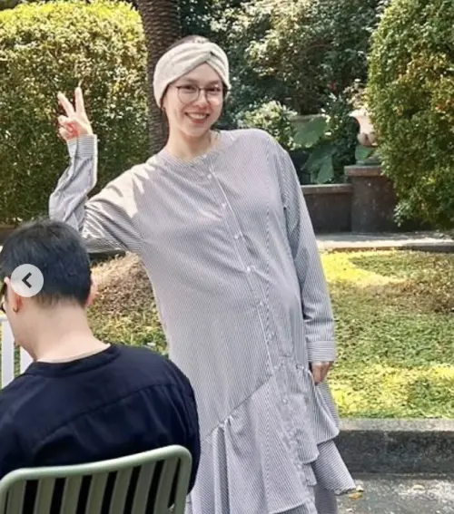 ▲夏于喬曬出自己孕後期照片。（圖／IG@chiaochiao_hsia）