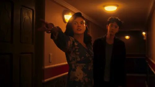 ▲《鬼才之道》「凱薩琳」張榕容（左）驚喜現身，還以為柯震東（右）是來要簽名。（圖／Netflix提供）