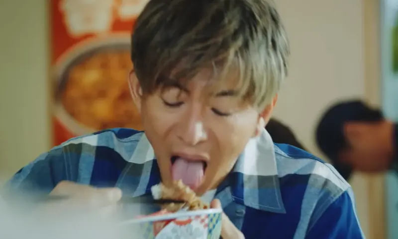 木村拓哉吃牛丼居然伸舌頭！拍吉野家廣告被罵翻　黑歷史又遭挖出