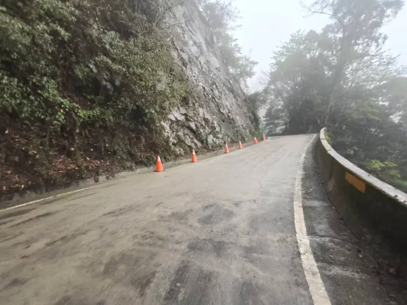    ▲大雪山林道經3個小時搶通，已於上午10時完成落石清理。（圖／林業署台中分署提供，2026.04.03）  