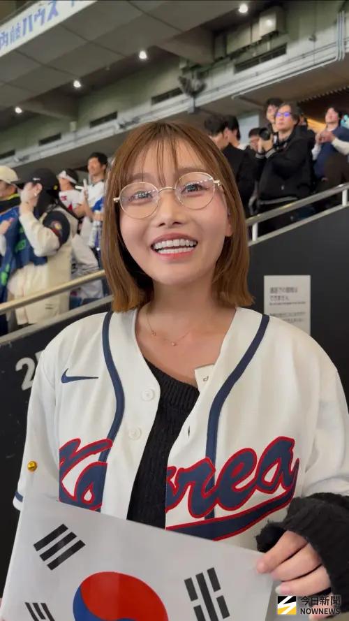 ▲記者經典賽期間在東京巨蛋遇到野澤彩華，當時她身穿韓國隊球衣為韓國應援。（圖／記者張一笙攝）