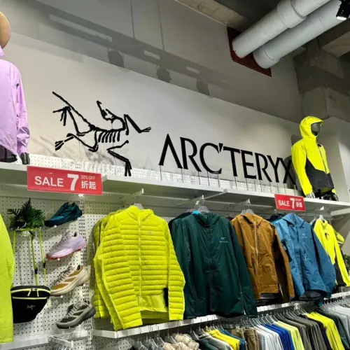 不只始祖鳥破萬外套！最潮神鞋也結束代理出清　下殺3折門市速看