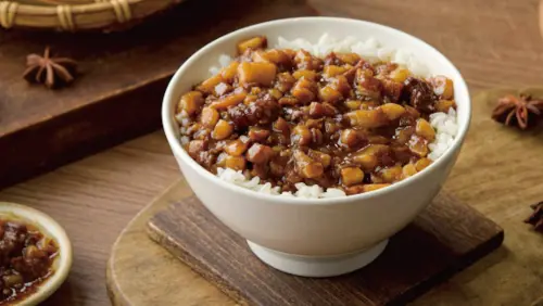 ▲「貳陸日全食」還與高雄在地連續多年拿下米其林必比登推介殊榮的弘記肉燥飯聯名。（圖／承億酒店官網）