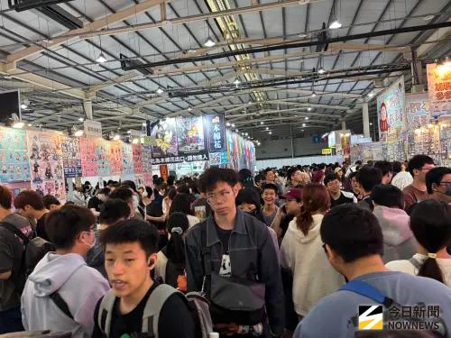 清明連假看展去 台中國際動漫節首日人潮塞爆