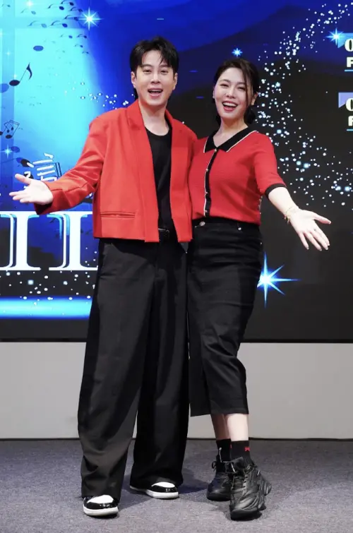 ▲吳東諺（左）與白家綺（右）感情穩定，至今一同投入副業與家庭。（圖／藝起發光Ｘ蒙福教會提供）