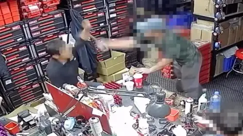 不爽賠修車費！男子重返公司砍傷前同事　勇老闆奪斧救人