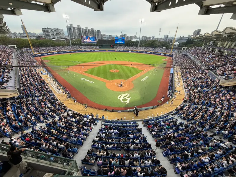富邦主場開幕戰大賺！滿場11600人擠爆新莊　票房商品進帳1500萬