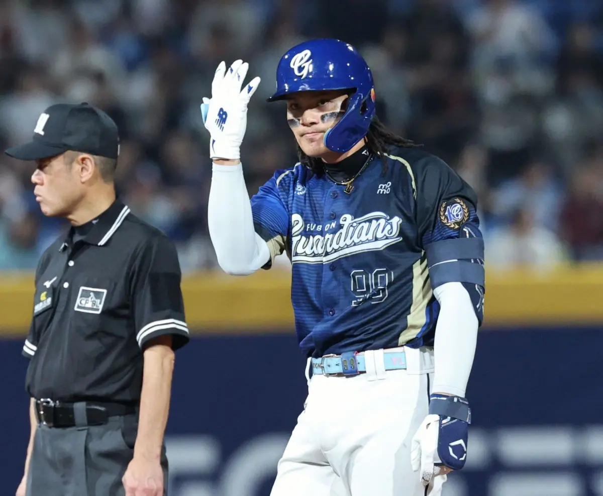 ▲富邦悍將張育成在主場開幕戰敲出致勝安打，助隊以3：2逆轉擊退樂天桃猿。（圖／富邦悍將提供,2026.4.3）