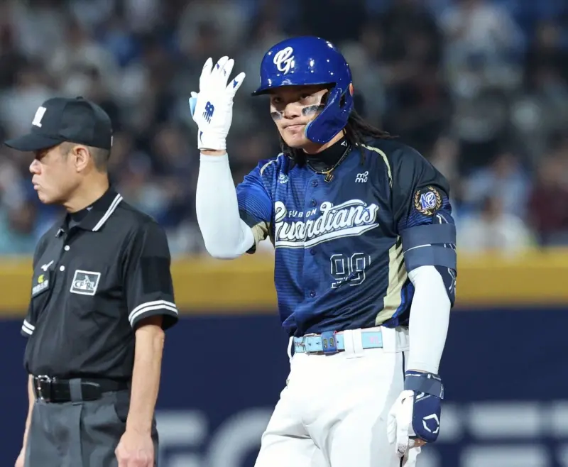 張育成當英雄敲致勝安！富邦主場開幕戰開紅盤　3：2送樂天4連敗