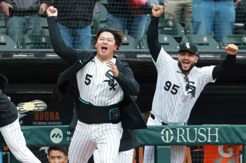 白襪5:4再見安打逆轉勝！村上宗隆跑出主場首安　岡本和真慘吞4K