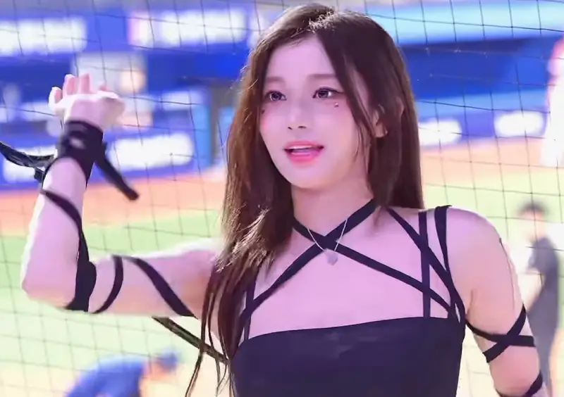 李珠珢本季首秀封神了!黑色綁帶裝辣翻 粉暈:富邦5本柱怎麼輸