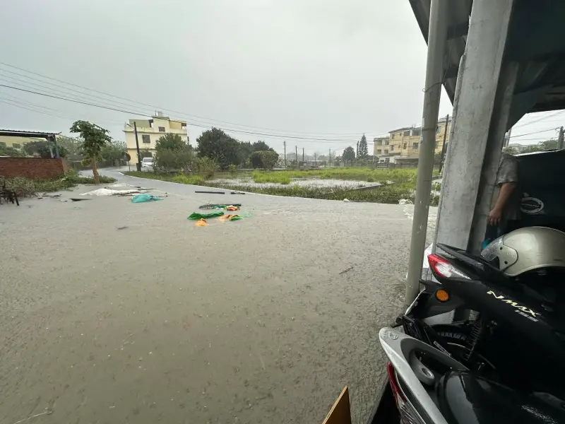 4/4暴雨災情》苗栗台中在地哭「救命啊」 淹水慘況曝:28區警戒