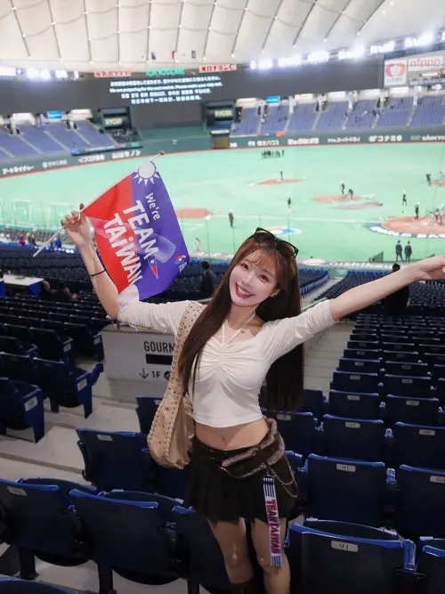 ▲倪暄在離開樂天女孩後，轉戰職排擔任應援團長，同時也跨界主持節目。（圖／翻攝自倪暄IG@eli_o528）