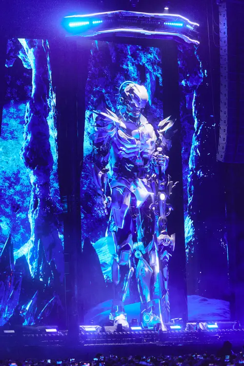 ▲周杰倫高成本打造演唱會，高達12米的手工不鏽鋼機器人震撼人心。（圖／杰威爾音樂提供）