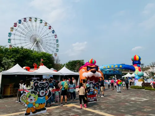 ▲台北市兒童新樂園今天下午有超人力霸王見面會，晚上8點更將有星空煙火秀。（圖／取自台北兒童新樂園臉書）