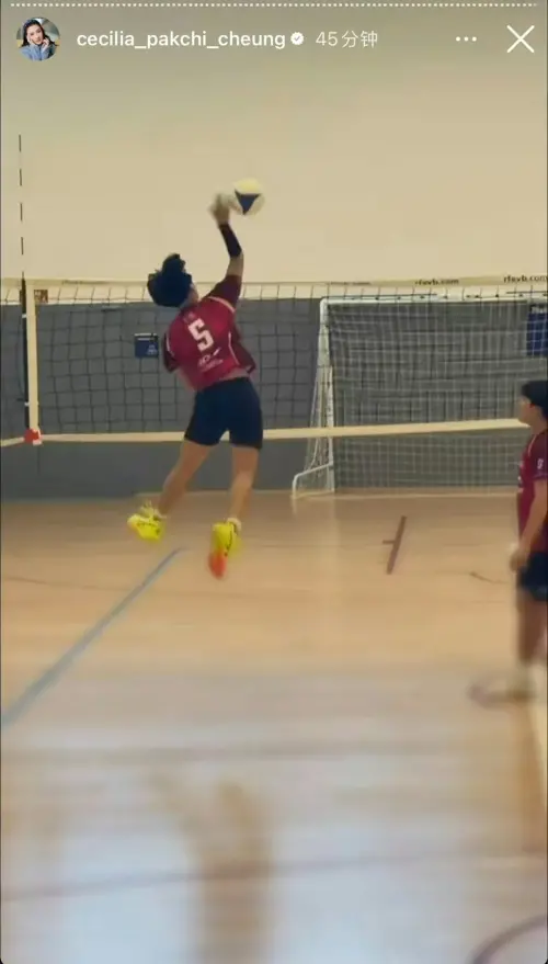▲張柏芝在社群網站上分享兒子Quintus（如圖）在排球場上的英姿，網友大讚Quintus是可造之材。（圖／摘自 IG@cecilia_pakchi_cheung）