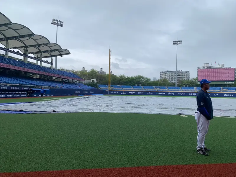 富邦交手樂天受雨勢影響！新莊賽事確定延賽　6/27原場地進行補賽