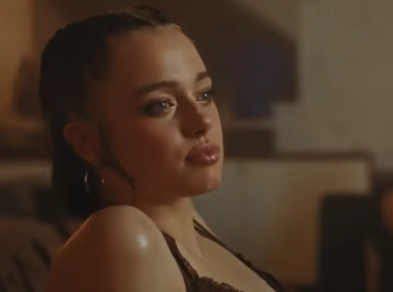 裘莉女兒希蘿藏身K-pop!像極媽年輕時 韓方竟不知她是布裘長女