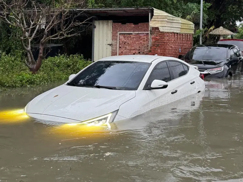 苗栗台中慘淹水！汽車泡泥水還有救嗎？達人揭「這高度」不用報廢