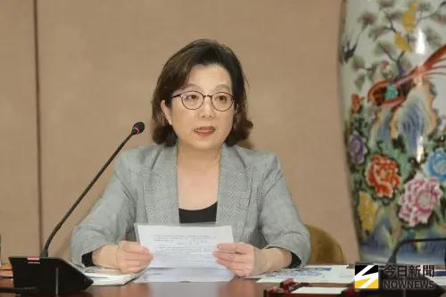 ▲經濟部召開「油價調整結果說明暨因應中東情勢—能源及塑化產品穩定供應措施」記者會，中油公司發言人林珂如說明油價調整機制。（圖／記者邱曾其攝）