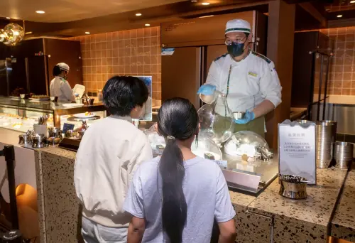 ▲ 主廚解說義式冰淇淋口味。（圖／高市府社會局提供）