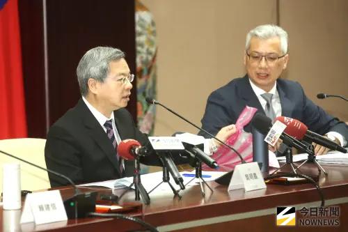 ▲經濟部召開「油價調整結果說明暨因應中東情勢—能源及塑化產品穩定供應措施」記者會。（圖／記者邱曾其攝）