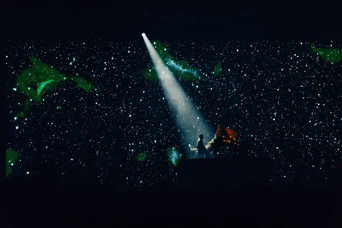 ▲17歲日本最強歌手tuki.來到台北小巨蛋演唱會，即使長相保密到家，依舊吸引萬人朝聖看表演。（圖／大鴻藝術BIG ART 攝影：Genta Tsukamoto）