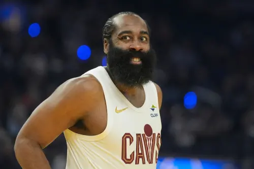 ▲哈登（James Harden）傳聞可能跳出4200萬美元的合約，改簽一份較小的3年合約續留克里夫蘭。（圖／美聯社／達志影像）