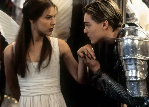 ▲克萊兒丹妮絲（左）和李奧納多狄卡皮歐（右）在《羅密歐與茱麗葉》的浪漫對手戲迷倒全球少男少女，戲外兩人關係卻挺尷尬。（圖／摘自IMDb）