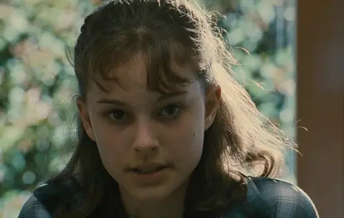 ▲娜塔莉波曼本來是《羅密歐與茱麗葉》的女主角，由於年紀太小，感情戲感覺很詭異，被電影公司換角。（圖／摘自IMDb）