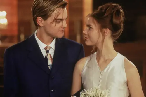 ▲李奧納多狄卡皮歐（左）和克萊兒丹妮絲（右）在《羅密歐與茱麗葉》對戲火花四射，戲外克萊兒也真的仰慕李奧納多，可惜他對她並沒有意思。（圖／摘自IMDb）